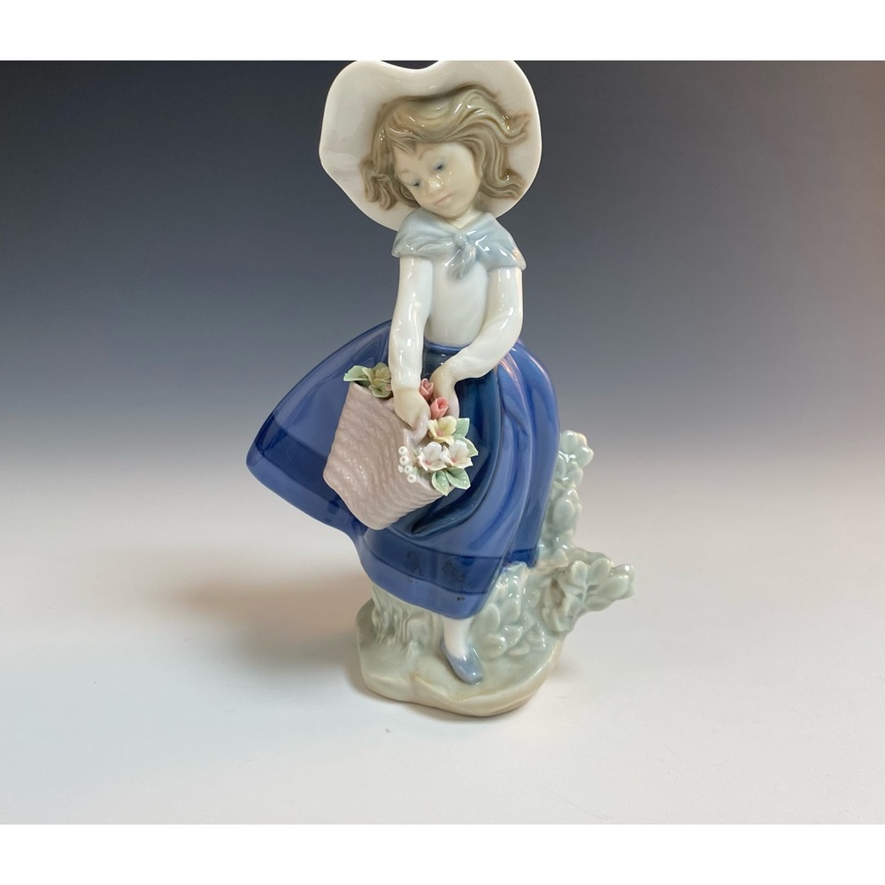 Llardro Pretty Pickings Girl Figurine #5222 VINTAGE 1980s, Fabulous Condition!